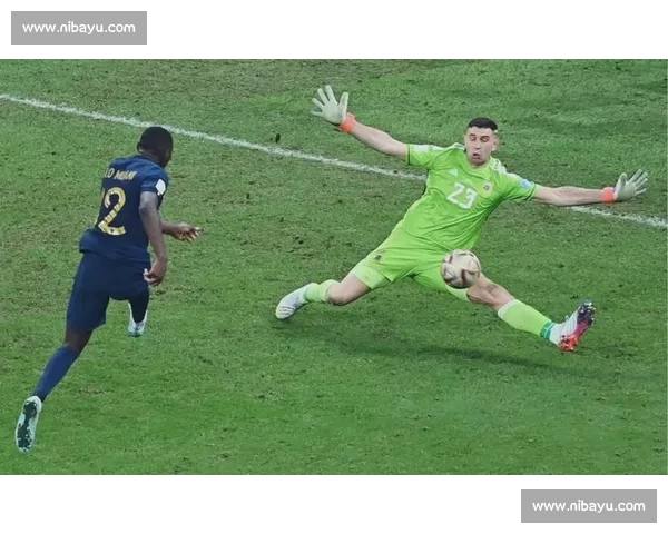 神级扑救瞬间回顾 门将逆天表现让全场沸腾